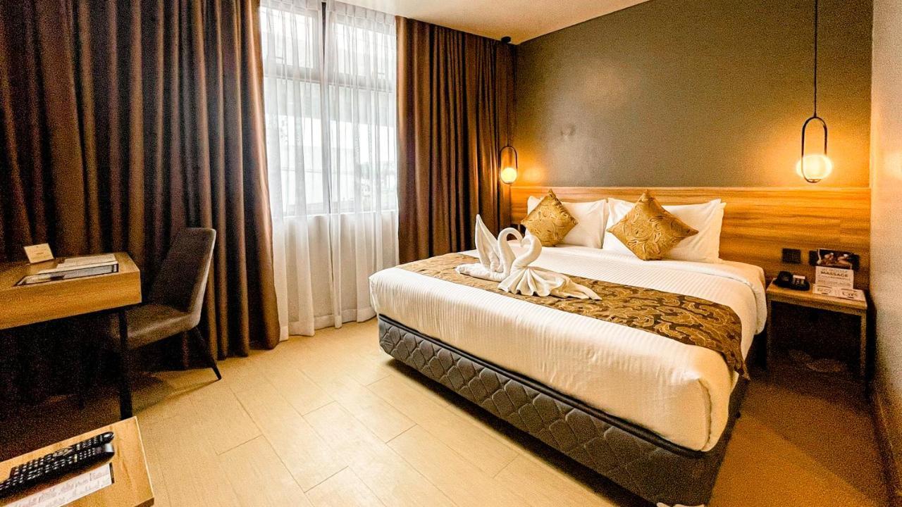 Madison 101 Hotel + Tower Quezon City Exterior photo