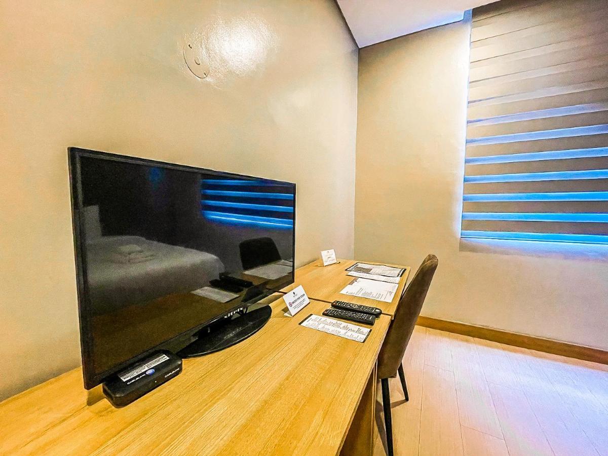 Madison 101 Hotel + Tower Quezon City Exterior photo